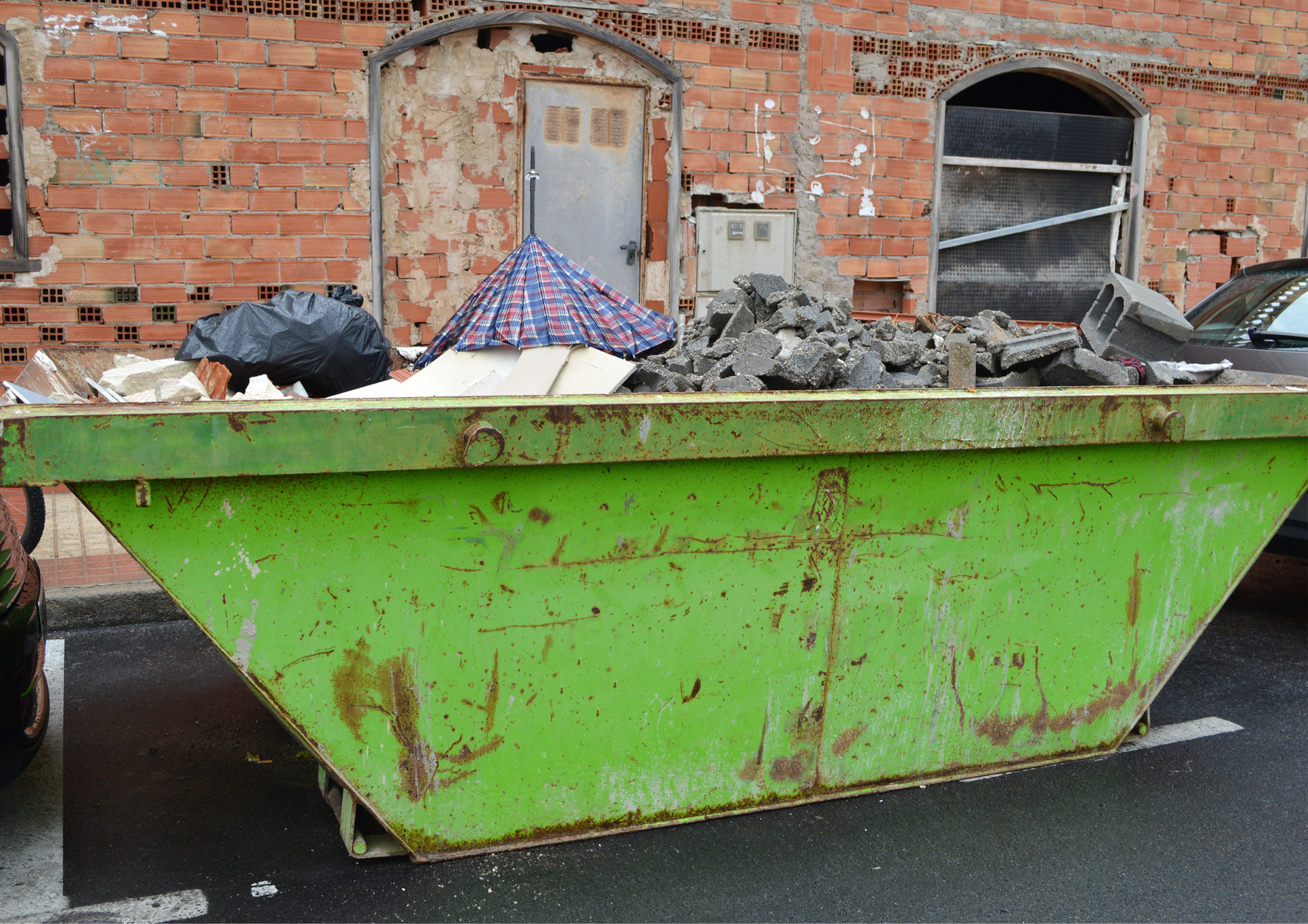 Affordable Skip Hire for Household Clear-Outs and Renovations